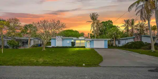 1919 Mimosa Avenue