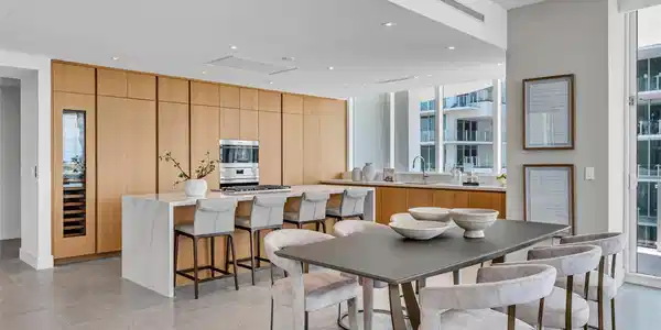 Image 3: Kitchen/Dining
