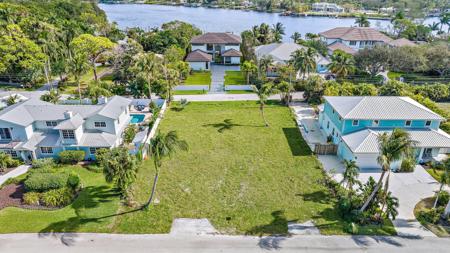 19314 Gulfstream Drive