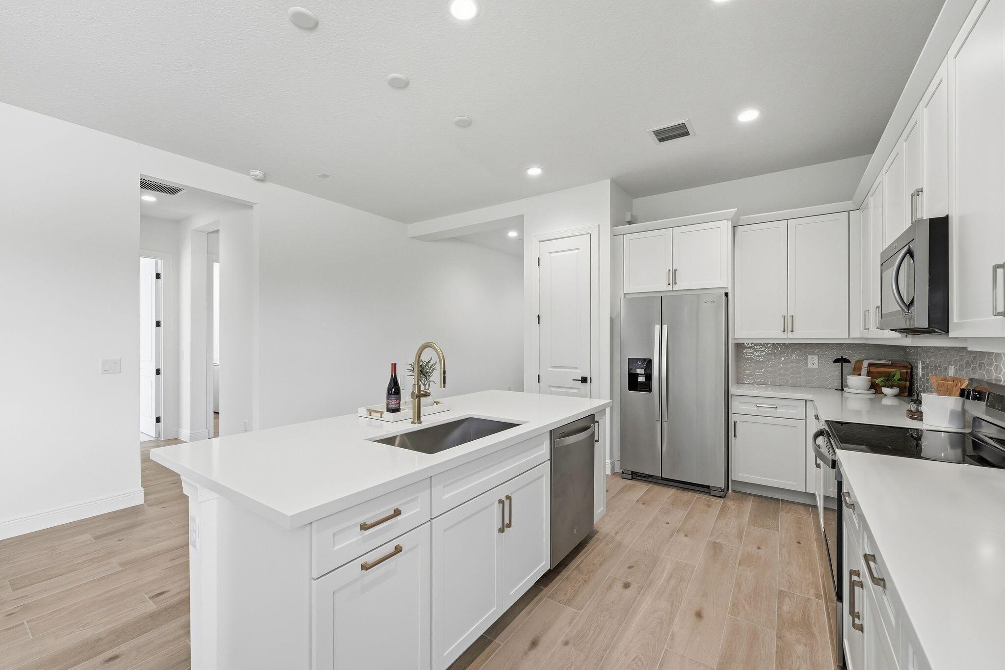 Image 3: Kitchen