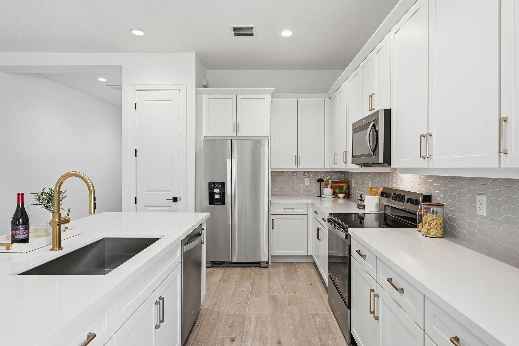 Image 4: Kitchen