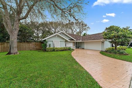 10360 SE Jupiter Narrows Drive
