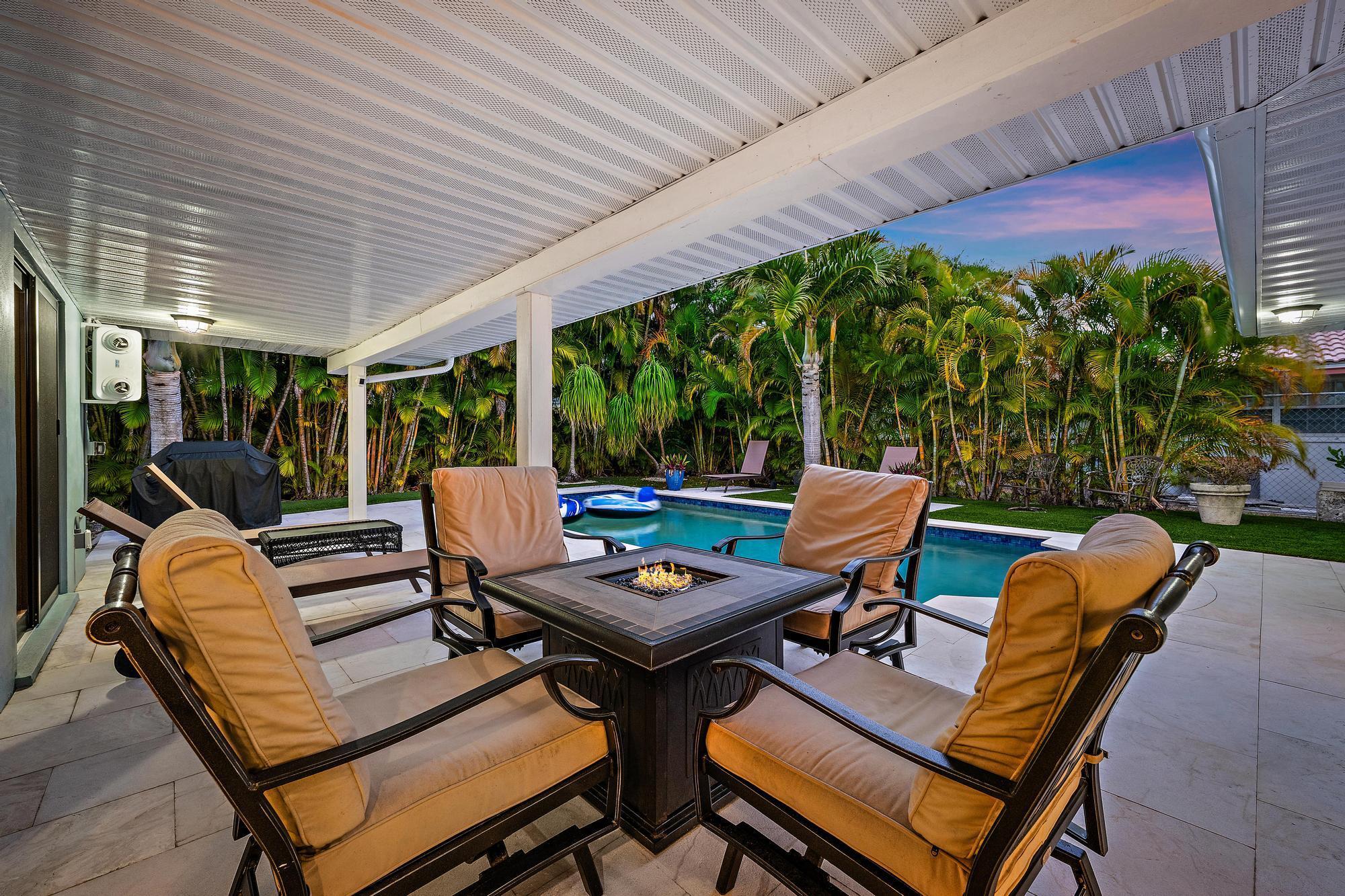 Image 3: Covered Patio