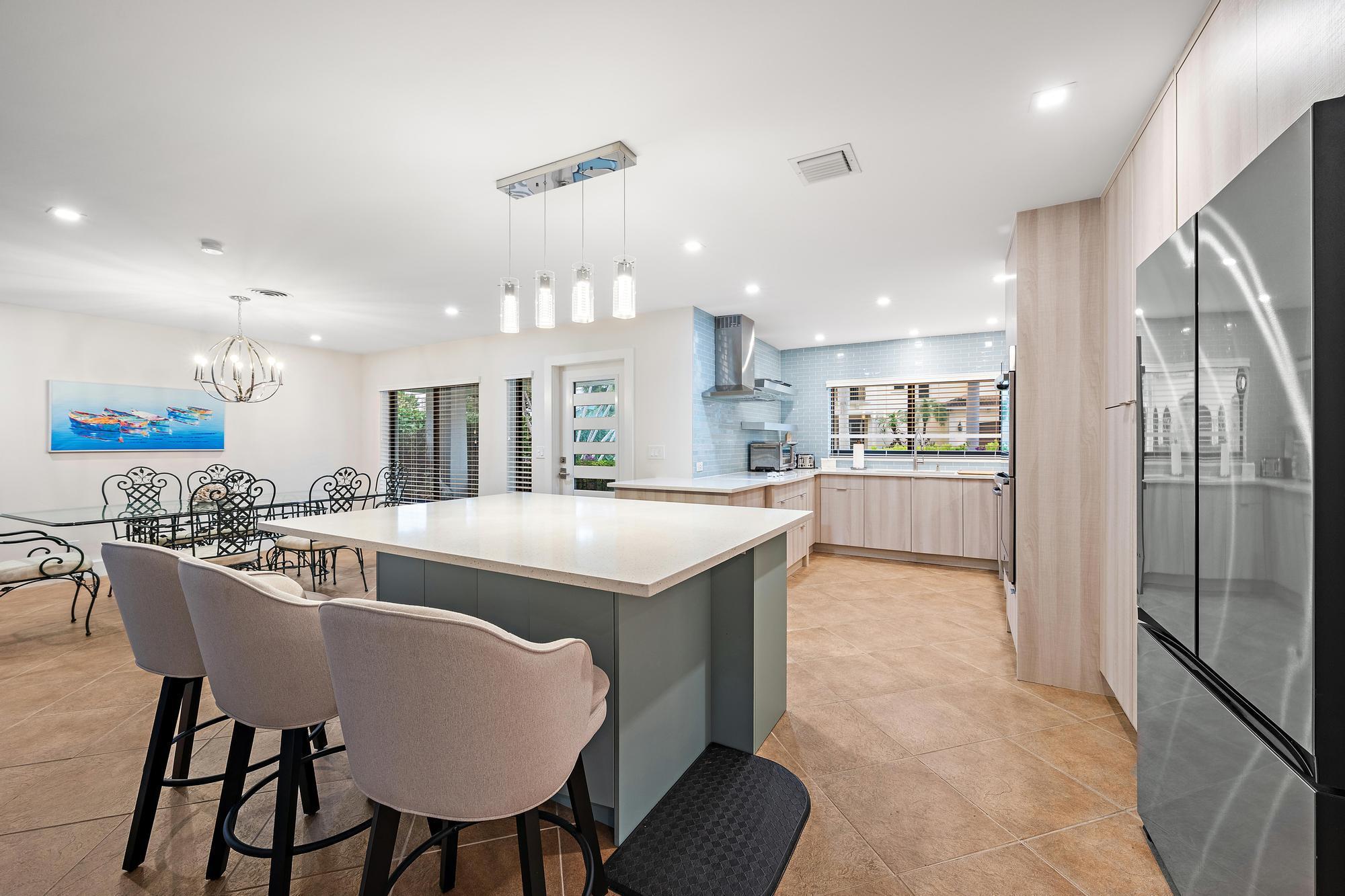 Image 4: Kitchen
