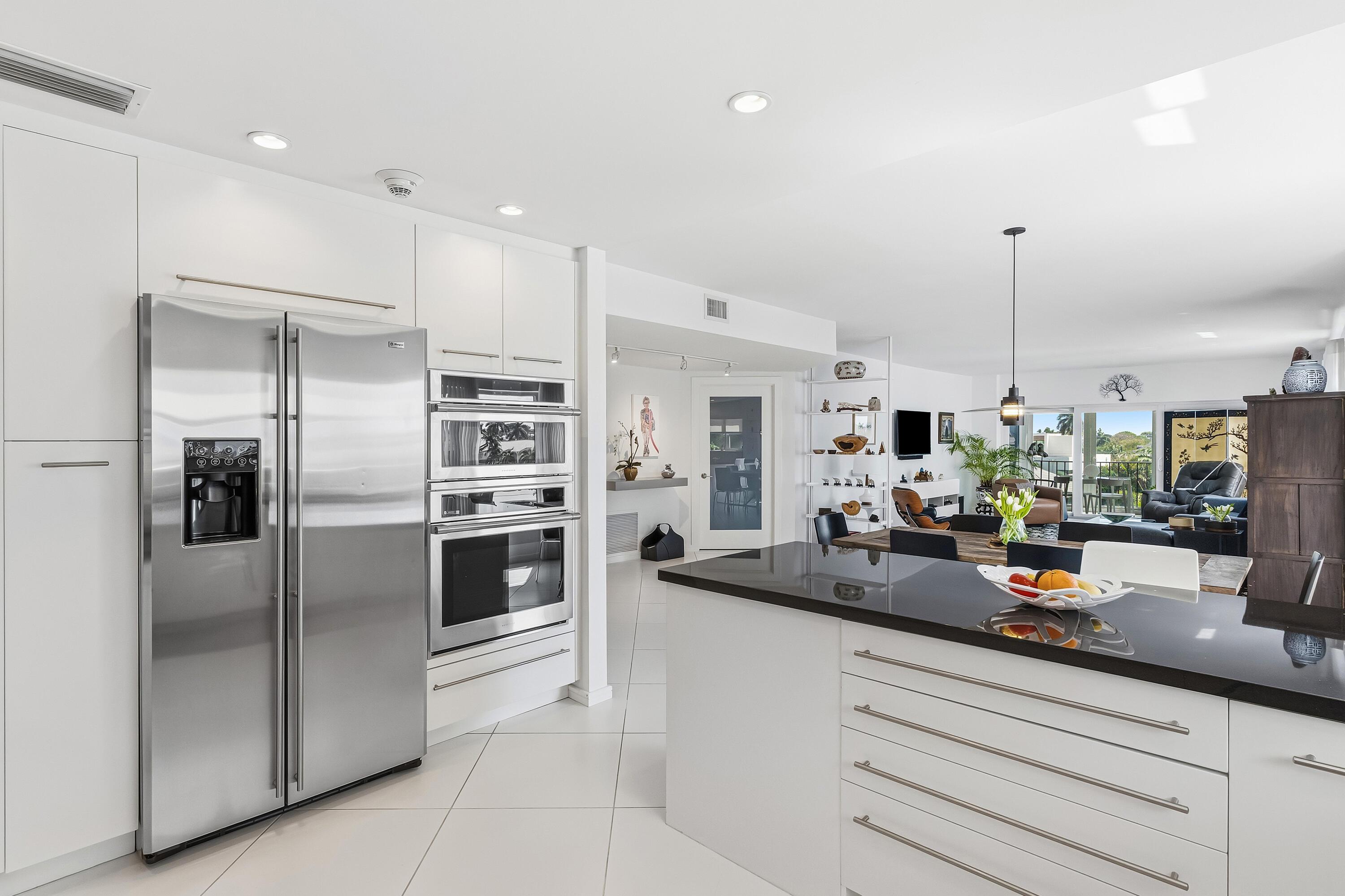 Image 4: Stainless Steel Appliances