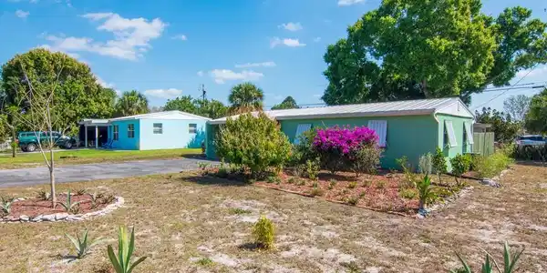 290 6th Drive SW