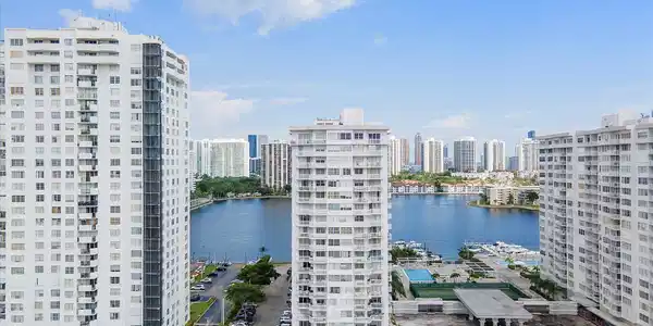 18081 Biscayne Boulevard