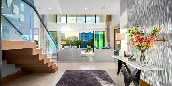 Image 4: mls_FOYER_STRAIGHT