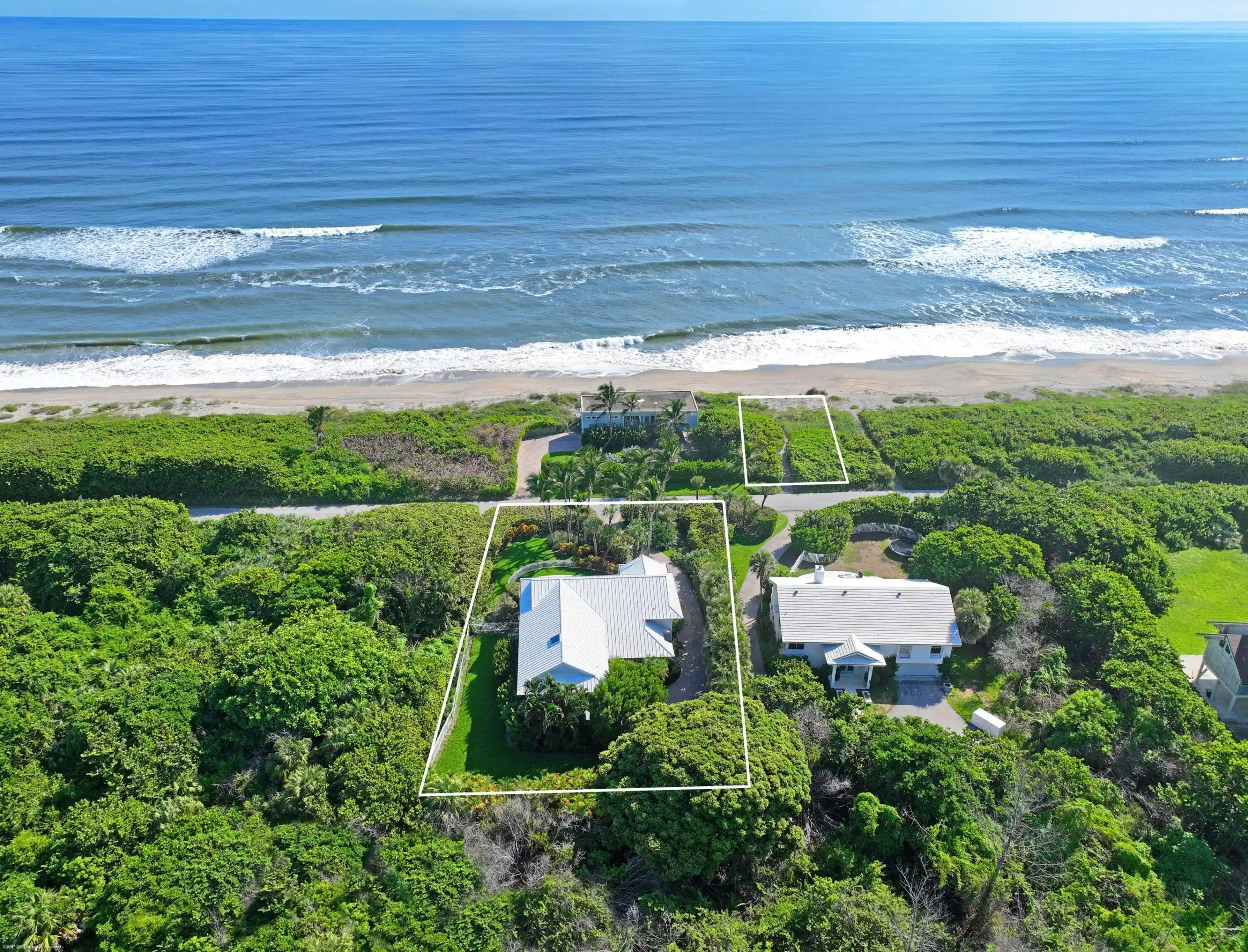 Image 1: 162 North Beach Rd 012