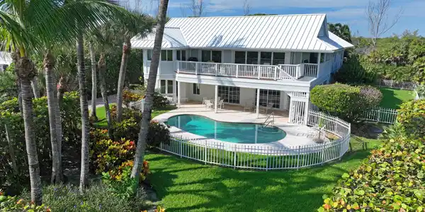 Image 2: 162 North Beach Rd 064
