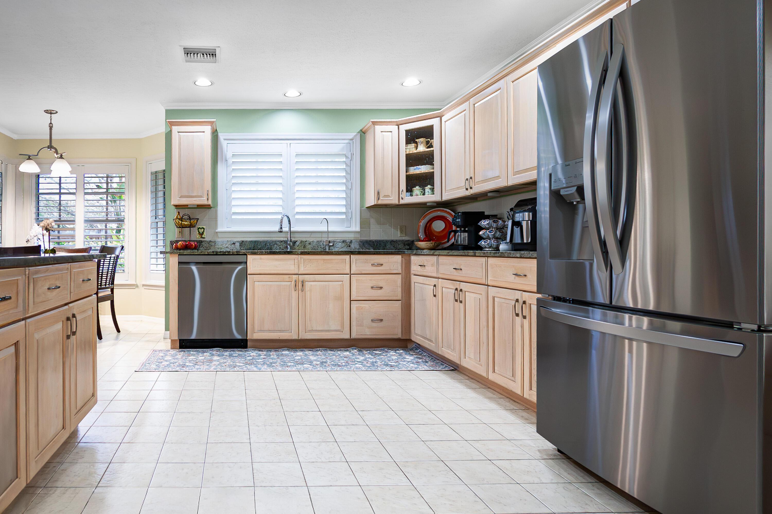 Image 3: 14 kitchen