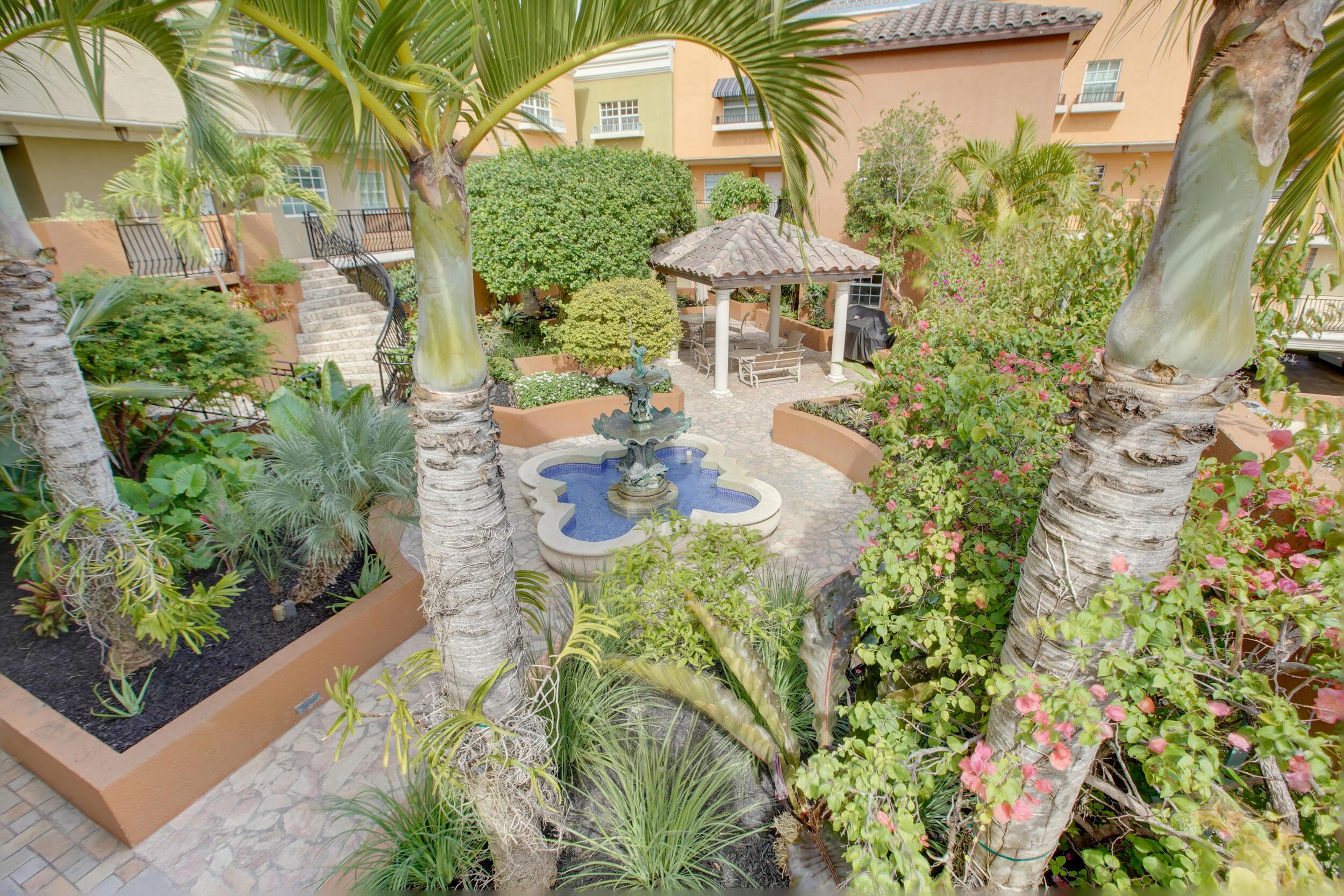 Image 2: A luxury boutique community surrounding a beautifu