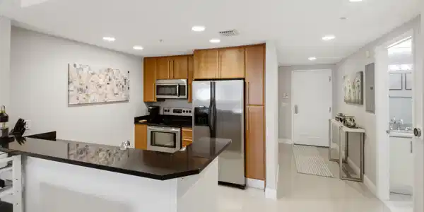 Image 2: 20260615-01-101 SE 20th Ave Unit 201, De