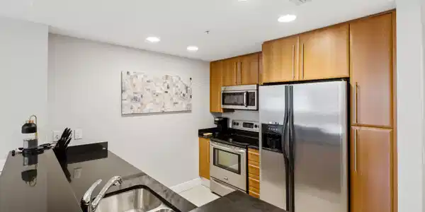 Image 3: 20260615-01-101 SE 20th Ave Unit 201, De
