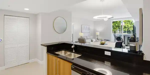 Image 4: 20260615-01-101 SE 20th Ave Unit 201, De