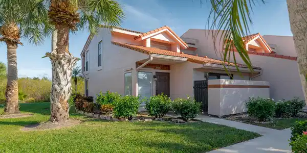 Image 2: 3307_SE_Sandpiper_Ct_Port_St_Lucie_FL_34
