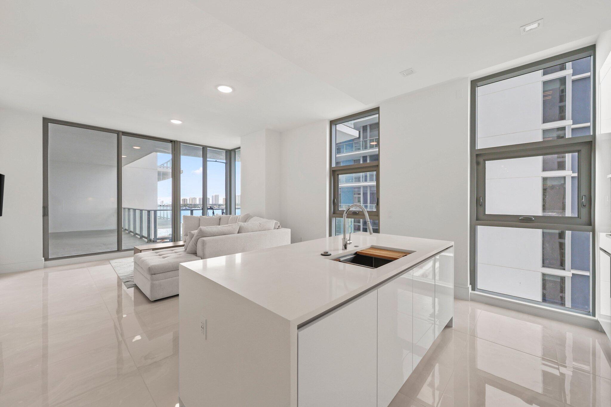 Image 2: Kitchen/Living Area/Terrace
