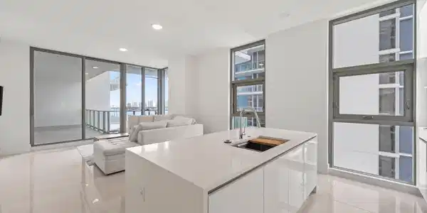 Image 2: Kitchen/Living Area/Terrace
