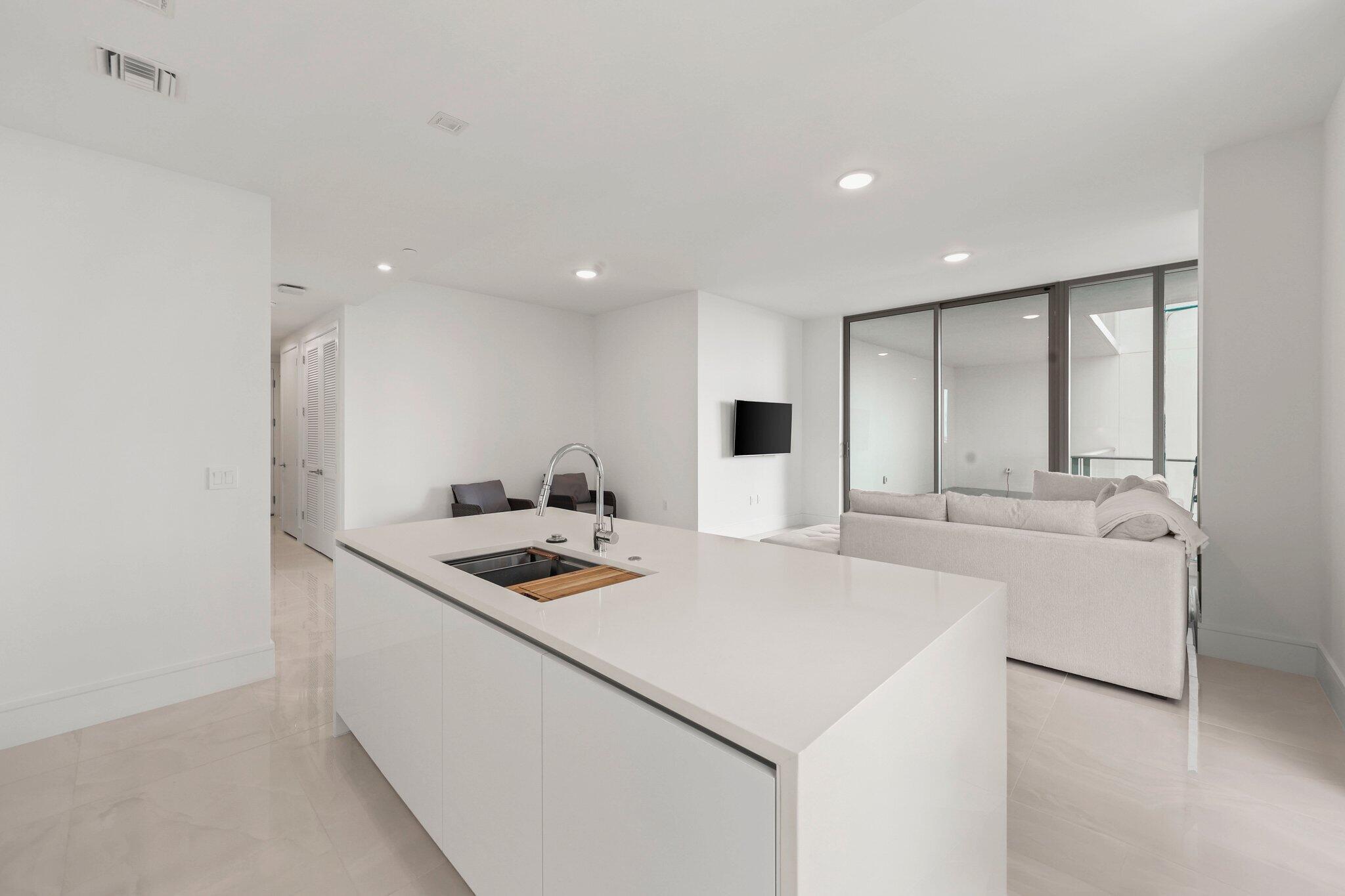 Image 3: 220 Lake Shore Drive - 38.jpg-SMALL