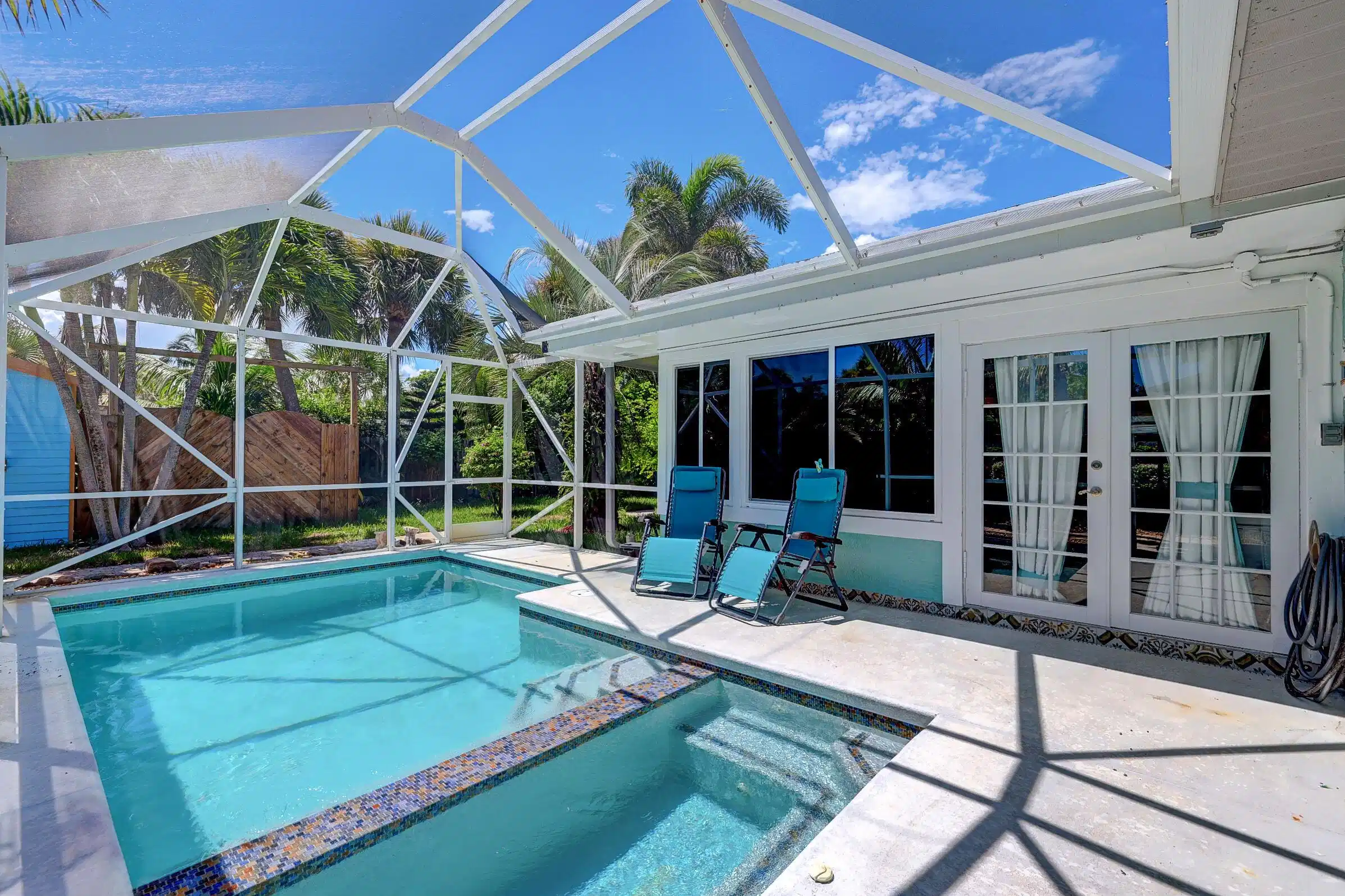 Image 1: ISLAND POOL HOME