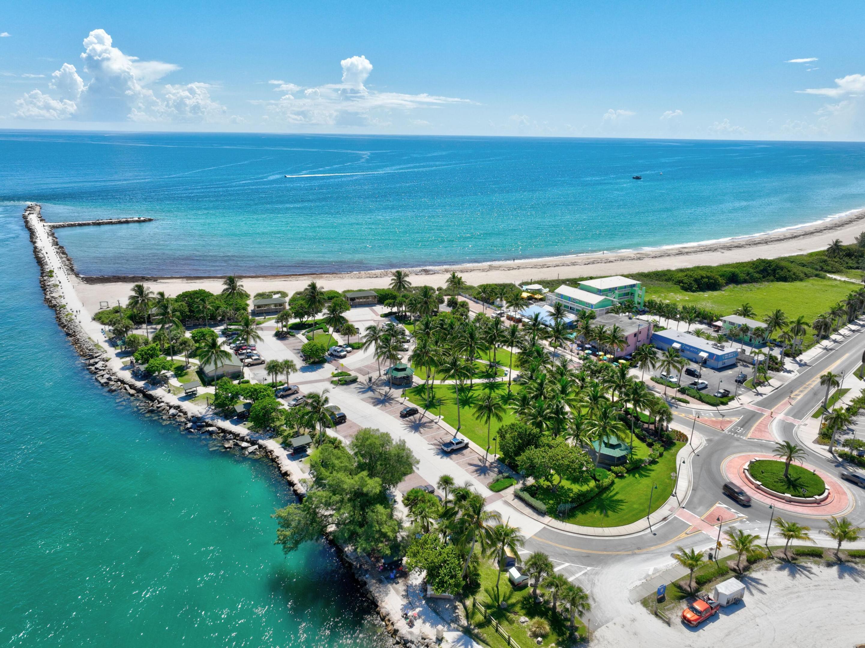 Image 3: BEACHES IN WALKING DISTANCE
