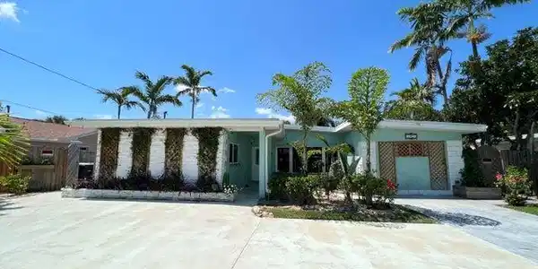 Image 4: Front View