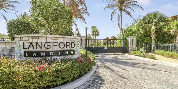 Image 2: Langford Landing Entry