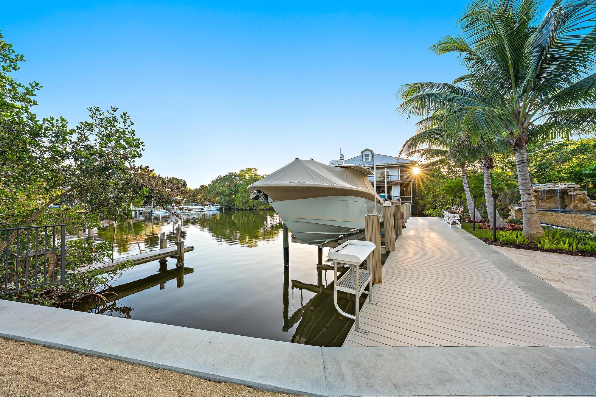 Image 3: 942 Pompano Dr-2
