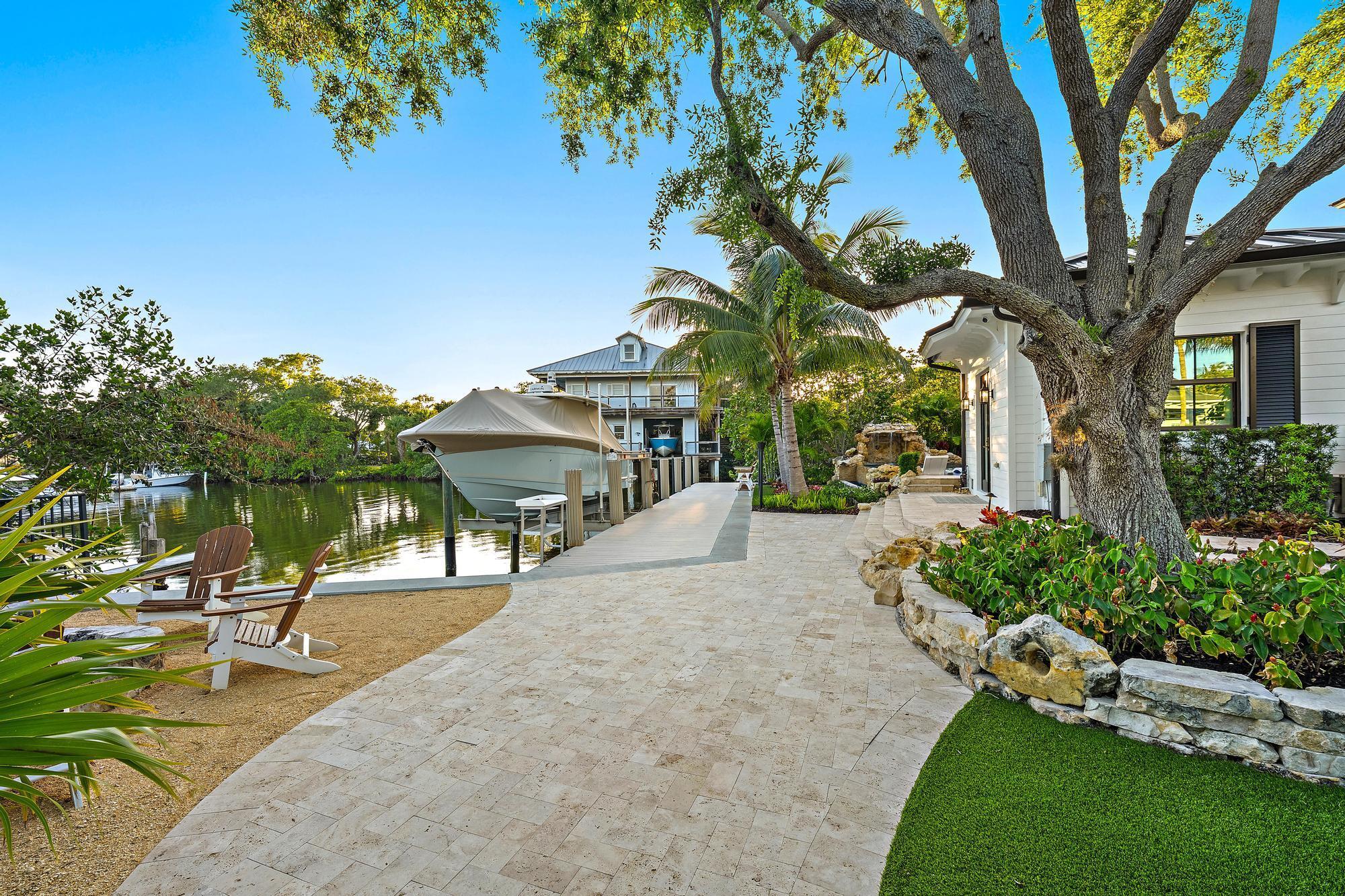 Image 4: 942 Pompano Dr-3