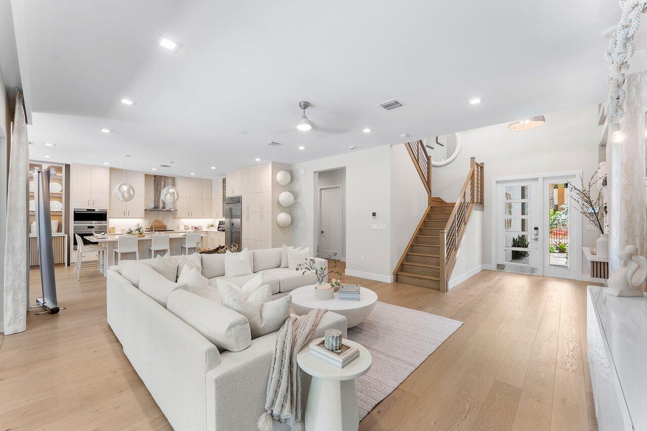 Image 4: Photos shown are of the professionally decorated S