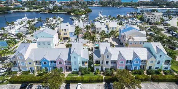 2870 Marina Cir