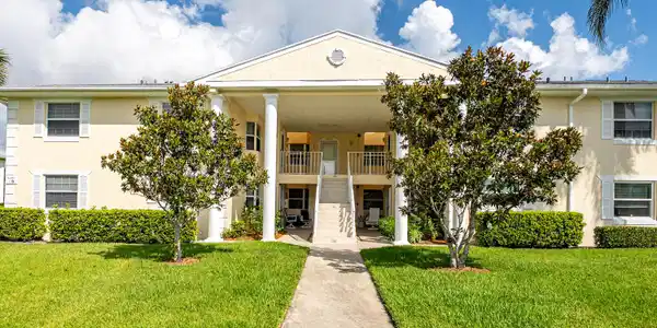 422 Grove Isle Circle