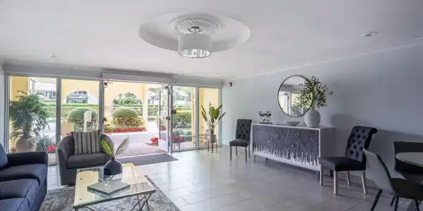 Image 3: Lobby