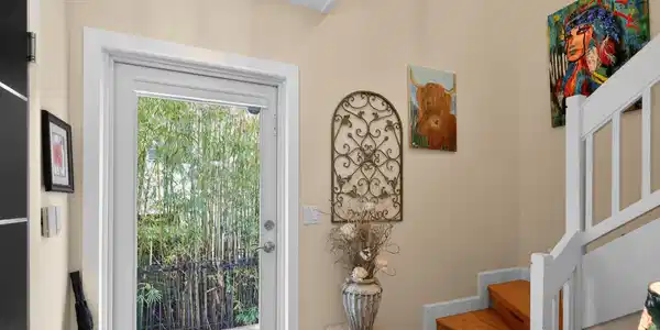 Image 4: Entry
