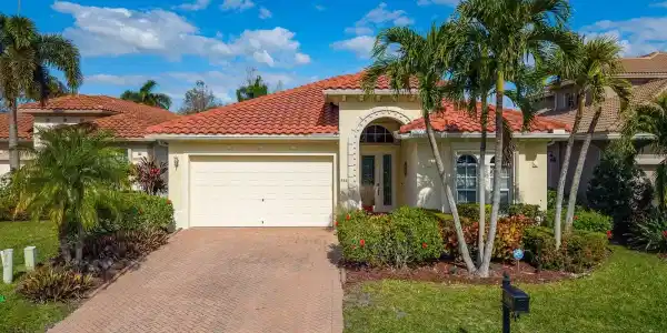 844 SW Pebble Lane