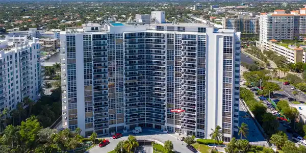 2841 N Ocean Blvd