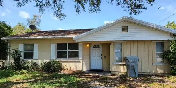 2303 2nd Court SE
