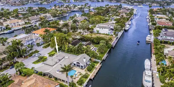 2521 Del Lago Dr