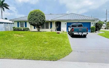 1081 NE 28th Ave