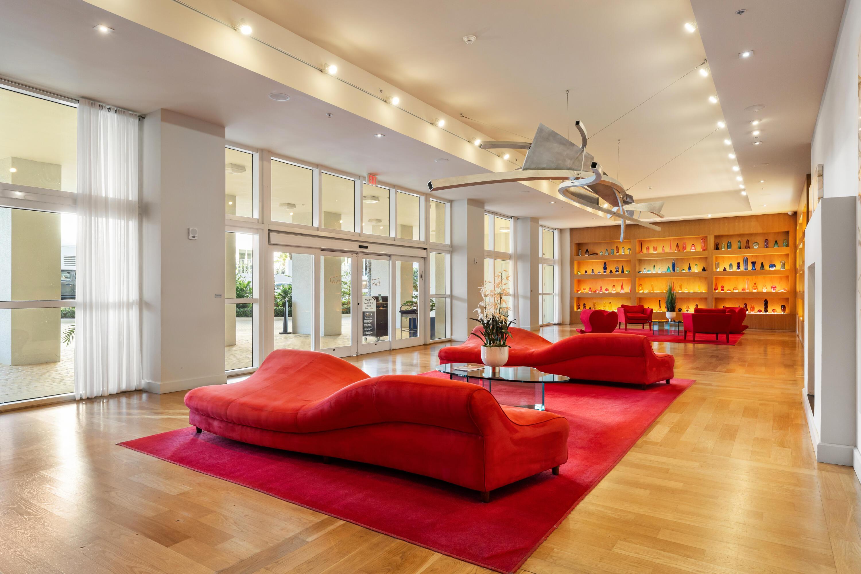Image 3: Lobby