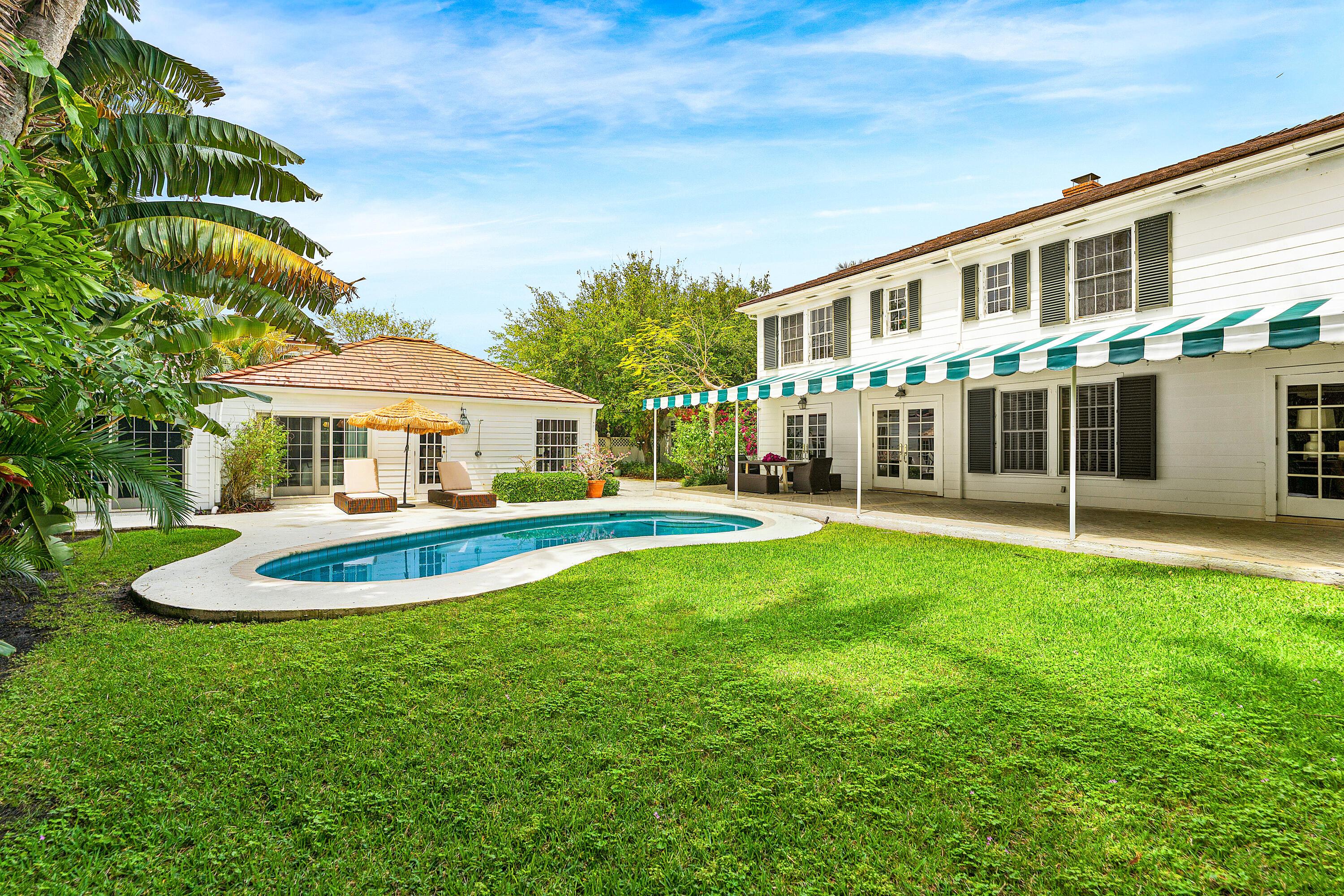 Image 3: Back yard and pool