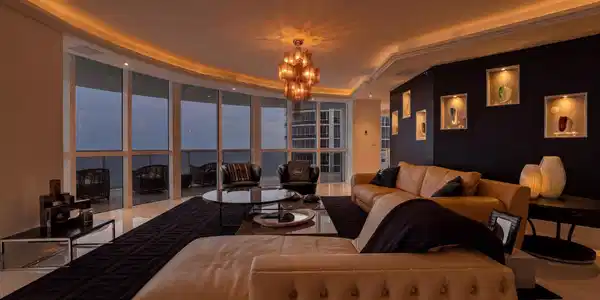 Image 4: Living Room