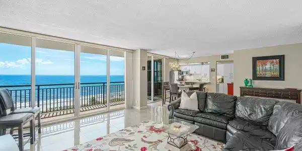 Image 3: Living room