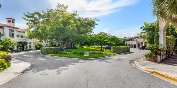 215 PHIPPS Plaza