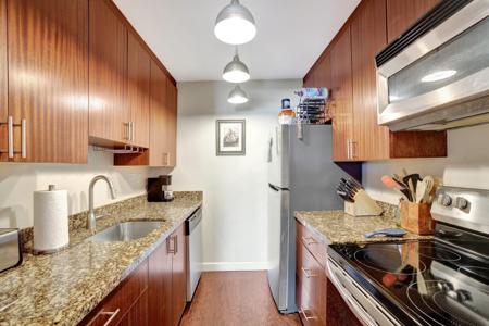 900 NE 18th Ave