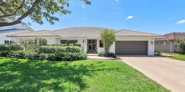 2500 NE 46th St