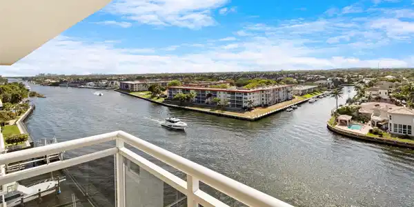 Image 2: Photo 1