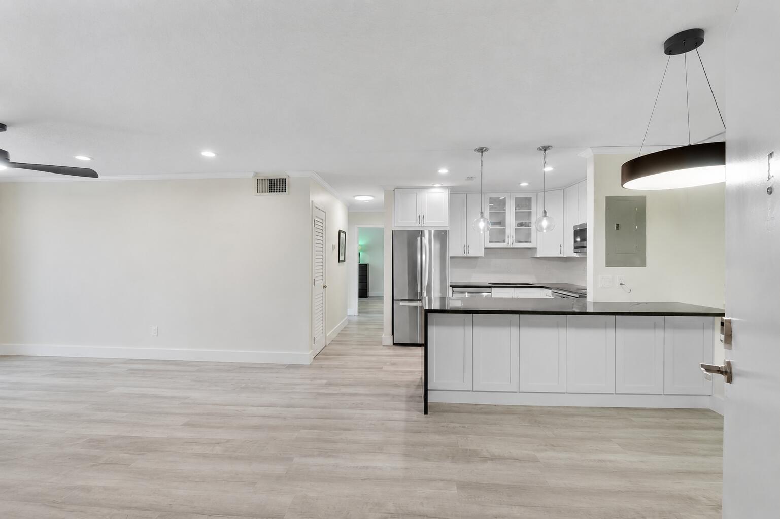 Image 2: Kitchen, dinning and living room