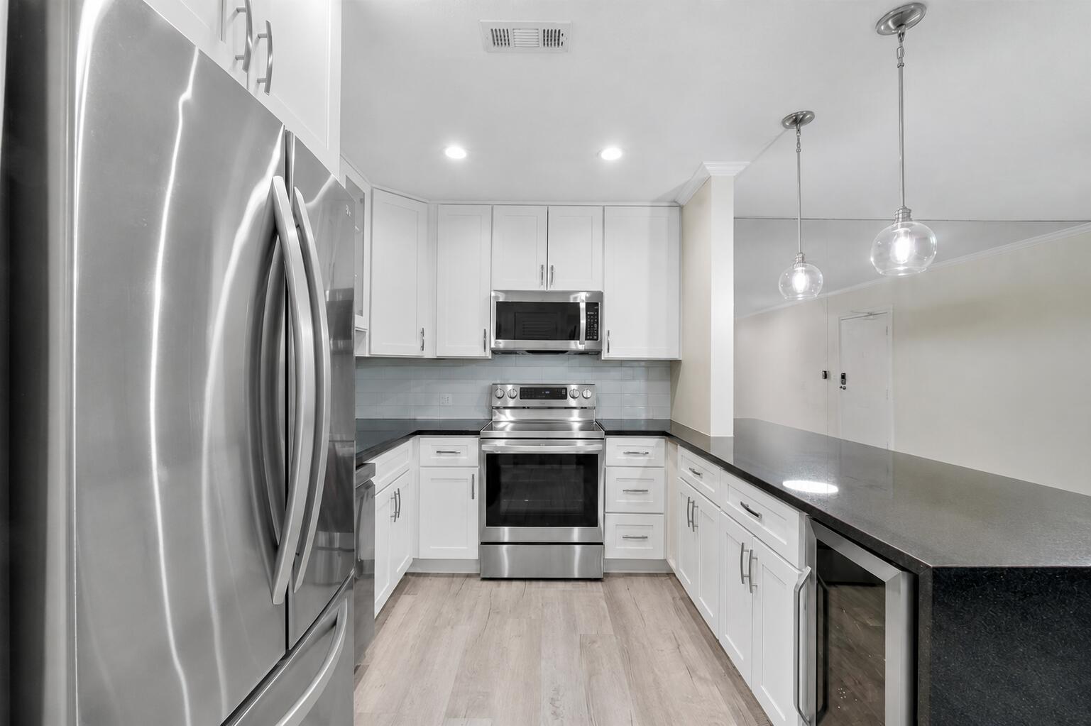 Image 3: Open Kitche