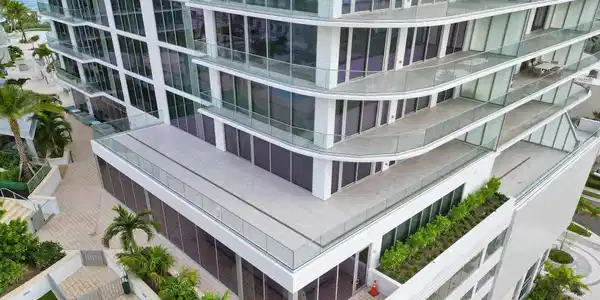 Image 4: This corner unit has the largest terrace in the co